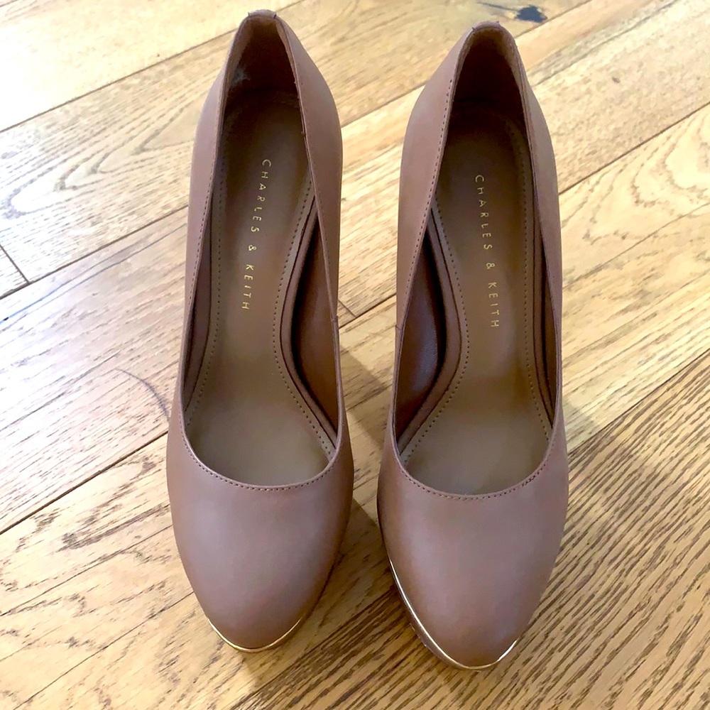 Charles and Keith brown heels completely new